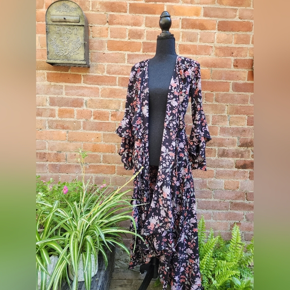 Stunning Floral Wrap Dress - Picture 3 of 7